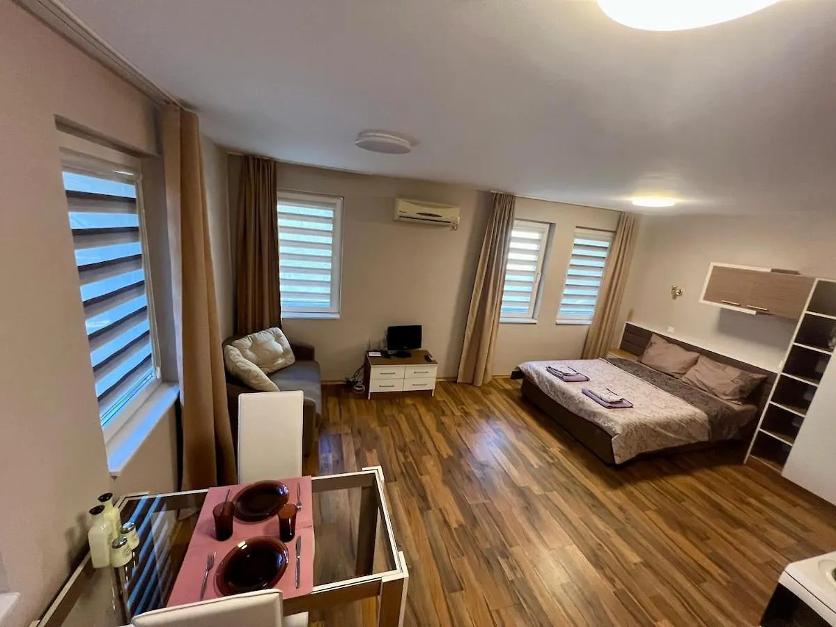 Cozy One-Bedroom Apartment Near Burgas Sea Garden