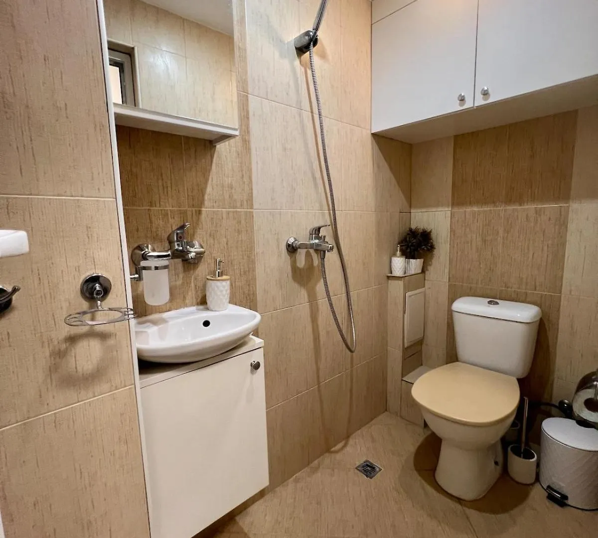 Cozy One-Bedroom Apartment Near Burgas Sea Garden